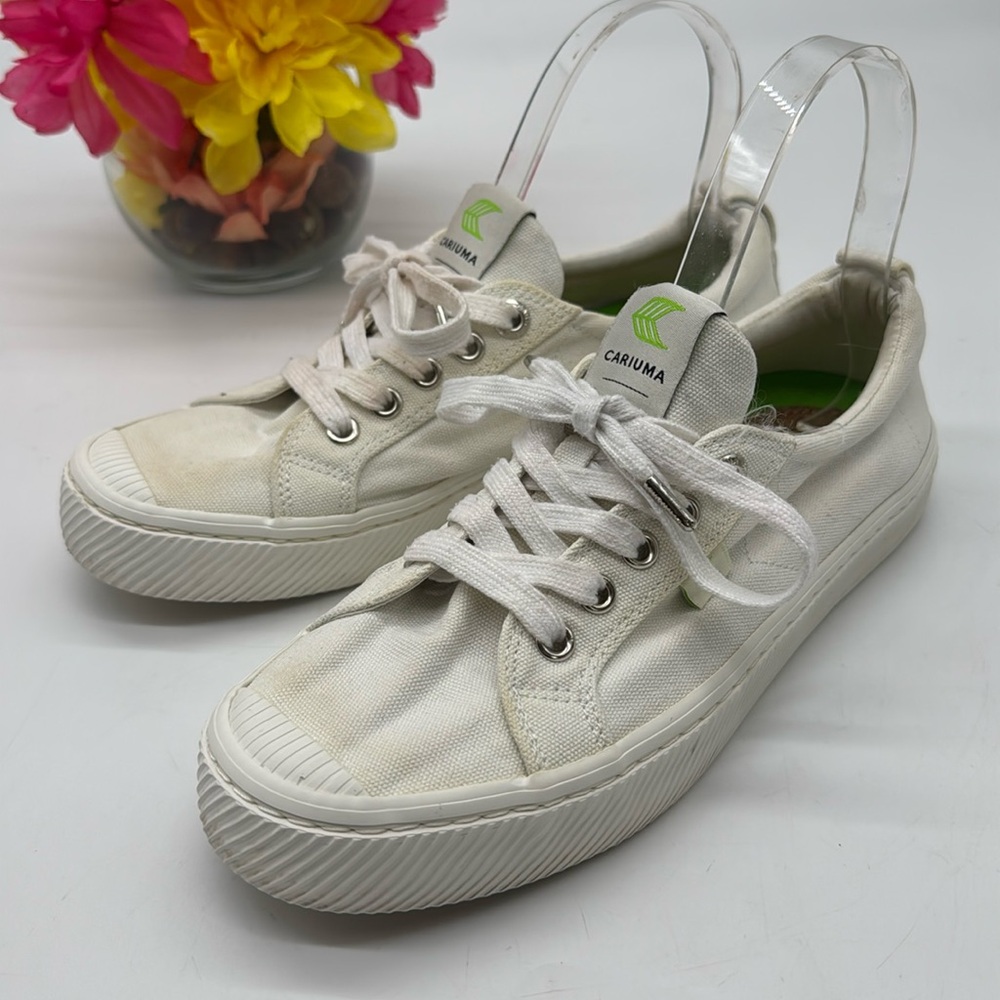 Cariuma White Sneakers Size 8 SNK7044B